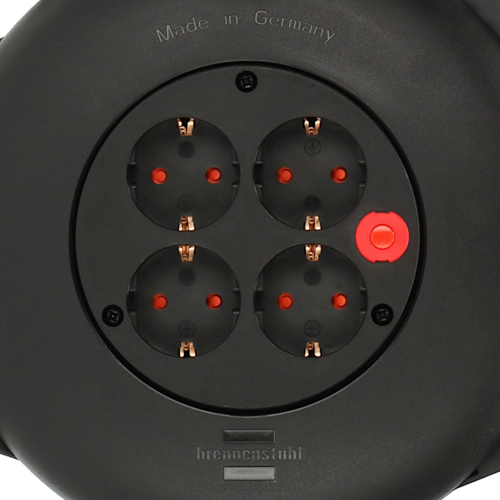 Brennenstuhl Kabelbox Vario Line 4-fach 10m (1093900) Nahaufnahme der 4 Steckdosen der Kabeltrommel