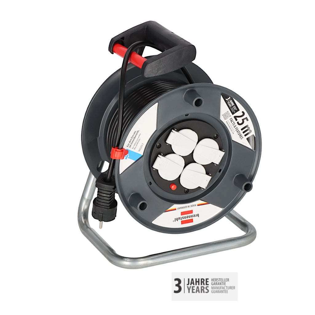 Brennenstuhl Kabeltrommel Garant E 4-fach 25m (1215056) Ansicht von vorn schräg