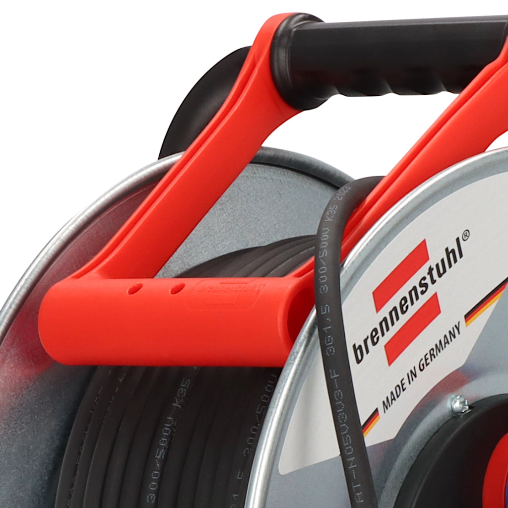 Brennenstuhl Kabeltrommel Garant S 3-fach 50m IP44 (1198590) Nahaufnahme vom Cabel-Pilot