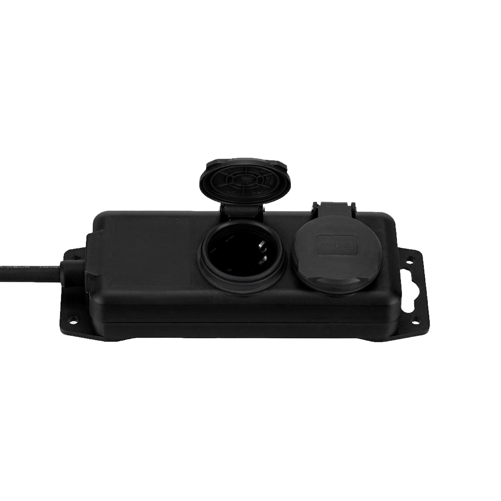 Brennenstuhl Steckdosenleiste 2-fach IP44 schwarz (1159930) Ansicht schräg von vorn mit einem geschlossenen und einem offenen Klappdeckel