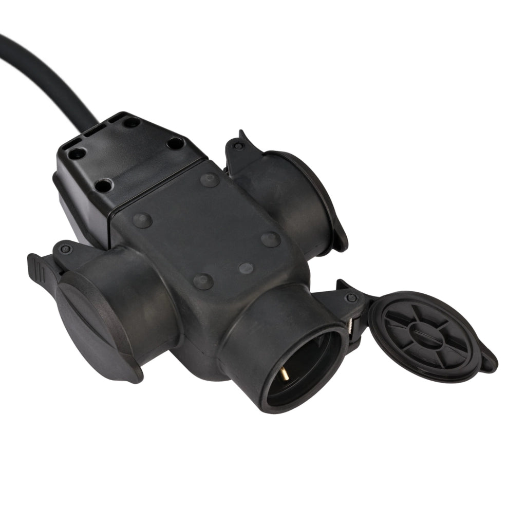 Brennenstuhl Verlängerungskabel 10m IP44 schwarz Gummikupplung 3-fach (1167810301) Ansicht 3-fach Kupplung mit einem geöffneten Klappdeckel