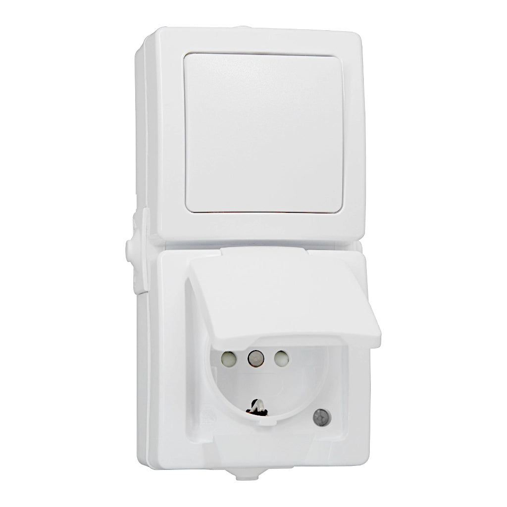 Kopp Nautic arktisweiß Aus-Wechselschalter + Steckdose senkrecht (138502009) Ansicht schräg von vorn, Klappdeckel der Steckdose geöffnet