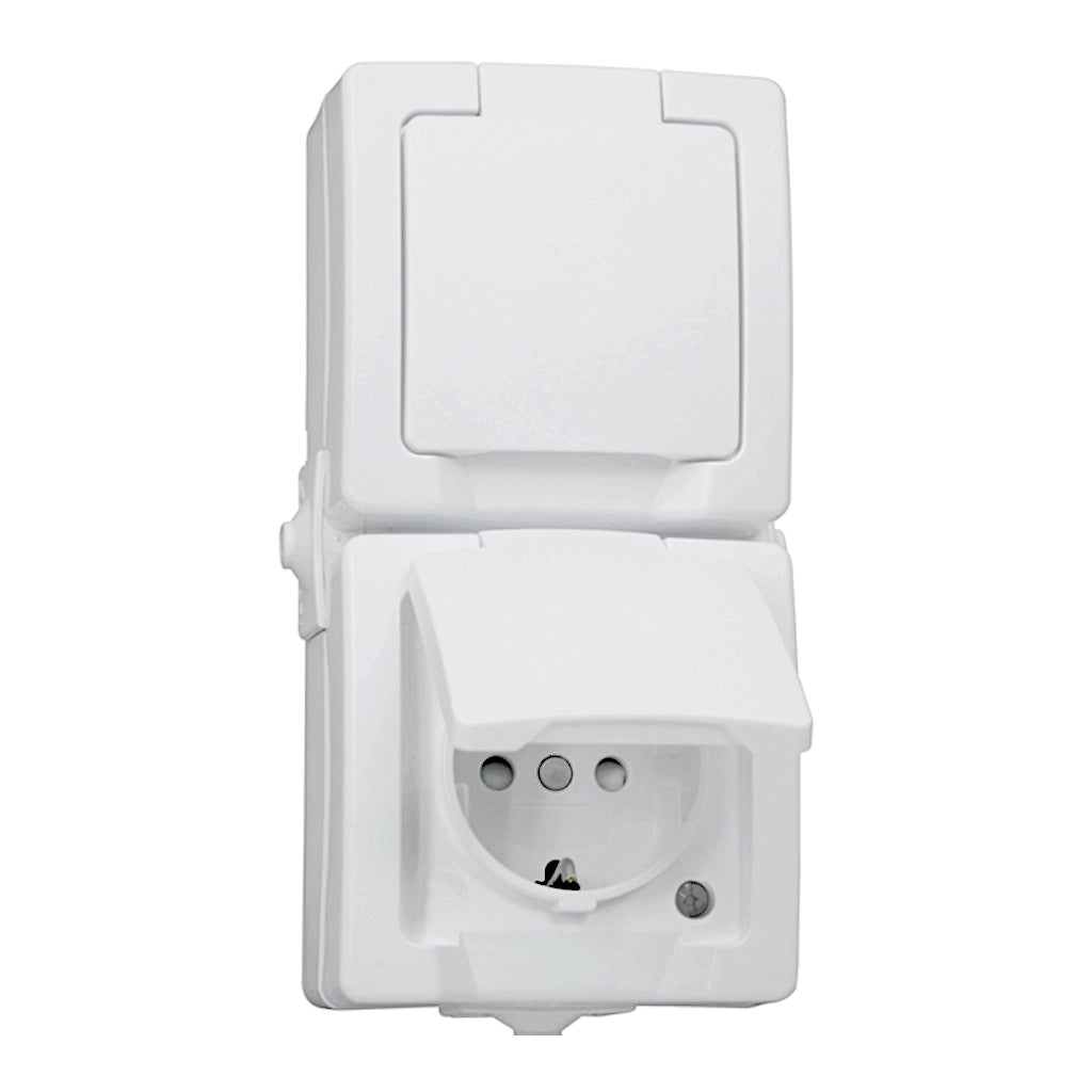 Kopp Nautic arktisweiß Steckdose mit Berührungsschutz 2-fach senkrecht (136902009) Ansicht schräg von vorn - ein Klappdeckel geschlossen, einer offen