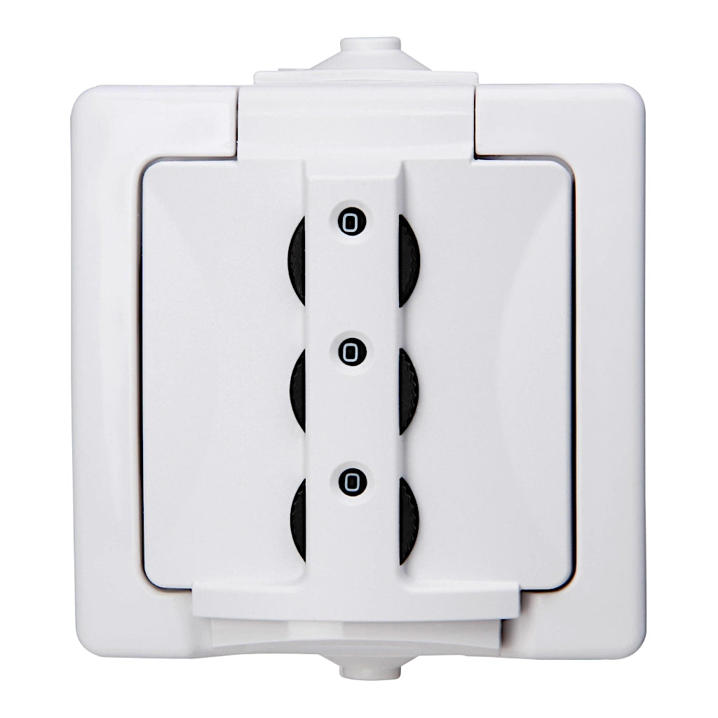 Kopp Nautic arktisweiß Steckdose mit Deckel abschließbar (955002016) Ansciht von vorn mit geschlossenem Deckel