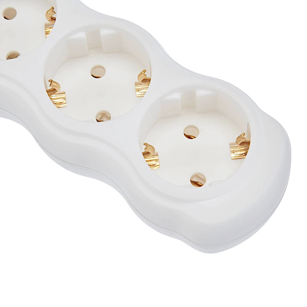 Kopp Steckdosenleiste 6-fach ohne Zuleitung weiß Nahaufnahme der Steckdosentöpfe