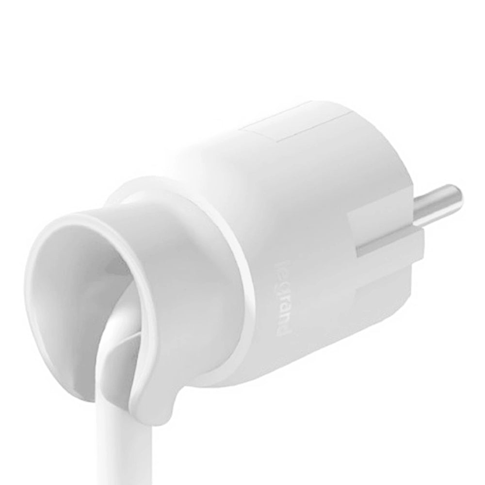 Legrand Stecker 360° drehbar weiß Ansicht schräg von hinten rechts mit eingestecktem Kabel