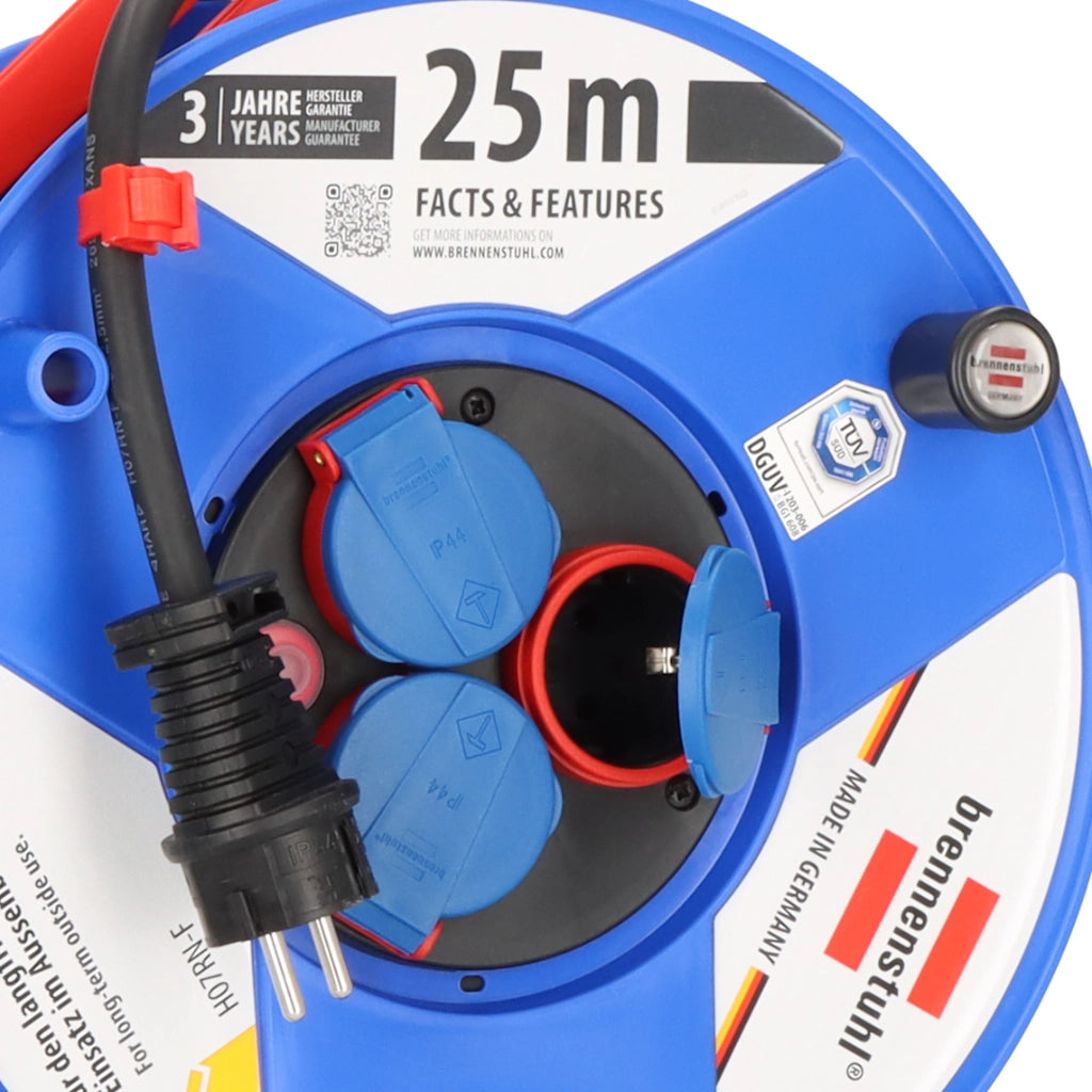 Brennenstuhl Kabeltrommel Garant 3-fach 25m IP44 (1208440) Ansicht der 3 Schutzkontaktsteckdosen mit Klappdeckel