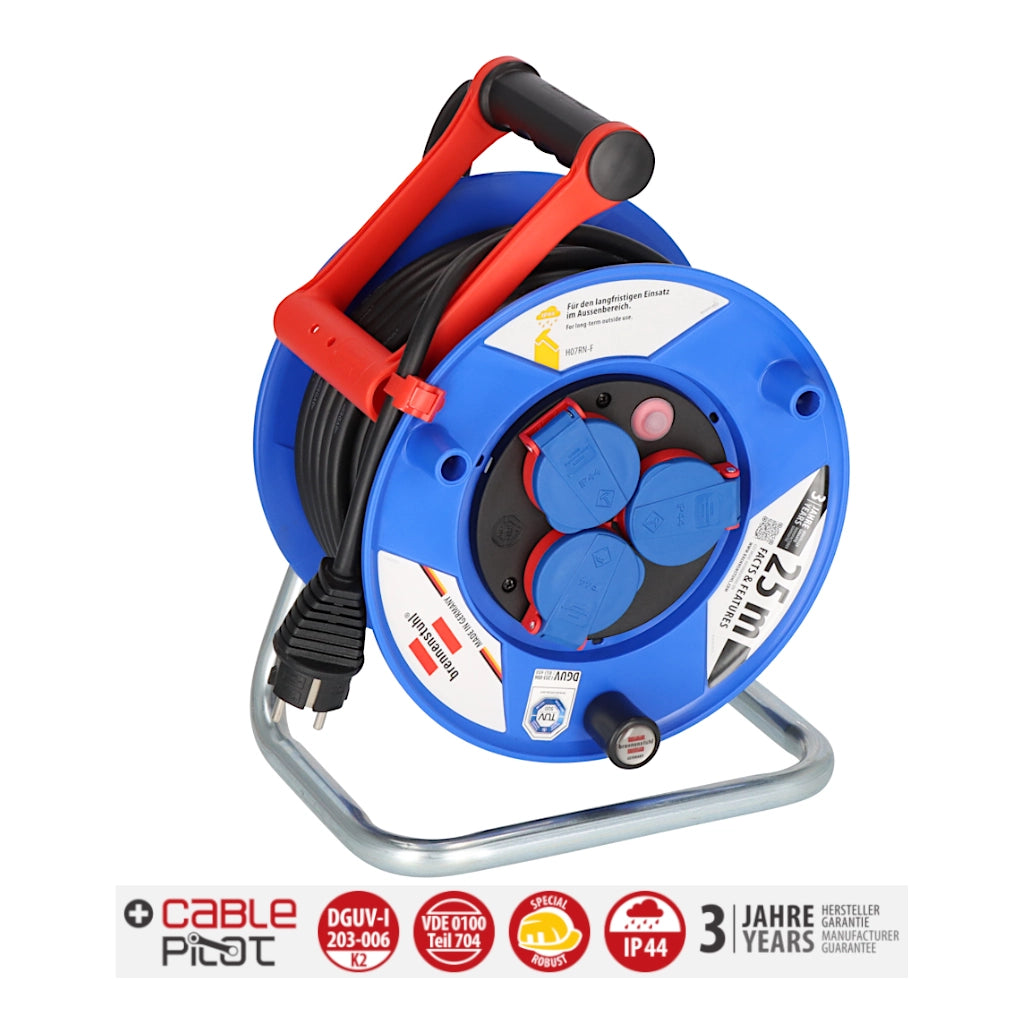 Brennenstuhl Kabeltrommel Garant 3-fach 25m IP44 (1218350) Ansicht schräg von vorn