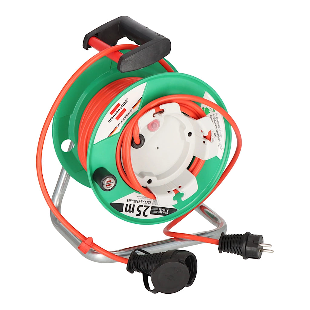 Brennenstuhl Kabeltrommel Garant G 25m IP44 (1098550001) Ansicht schräg von vorn mit teilweise abgerollten Kabeln