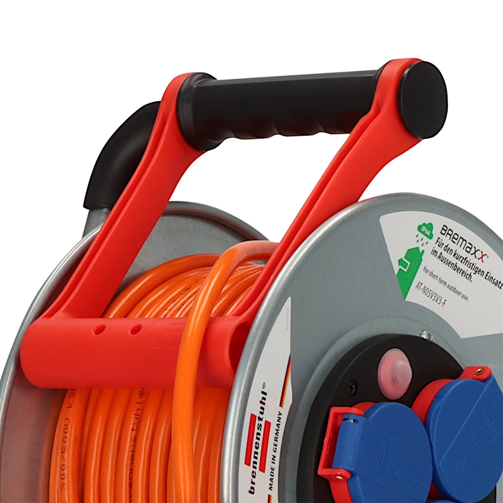 Brennenstuhl Kabeltrommel Garant S 3-fach 25m IP44 (1198740) Nahaufnahme vom Tragegriff mit Cablepilot