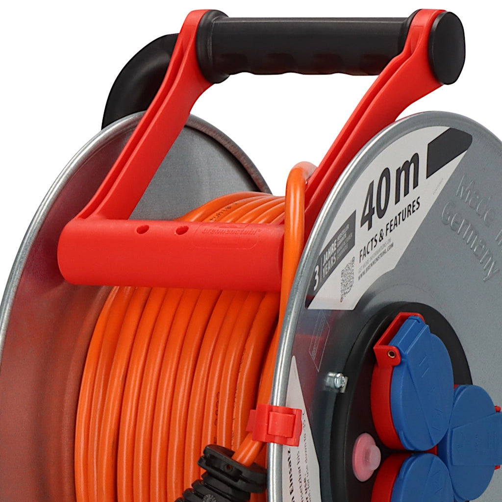 Brennenstuhl Kabeltrommel Garant S 3-fach 40m IP44 (1198750) Nahaufnahme vom Tragegriff mit Cablepilot