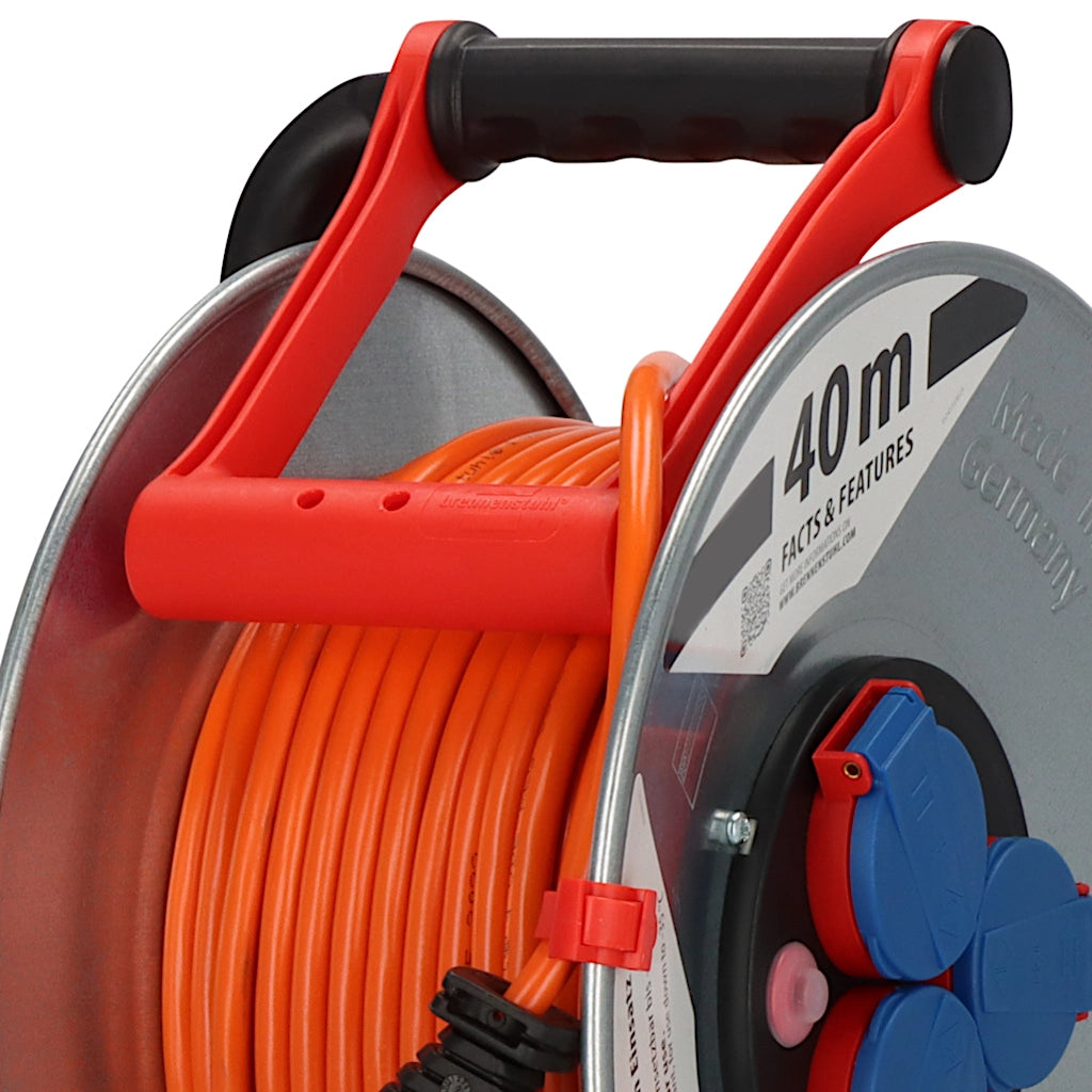 Brennenstuhl Kabeltrommel Garant S 3-fach 40m IP44 (1198750) Nahaufnahme vom Tragegriff mit Cablepilot