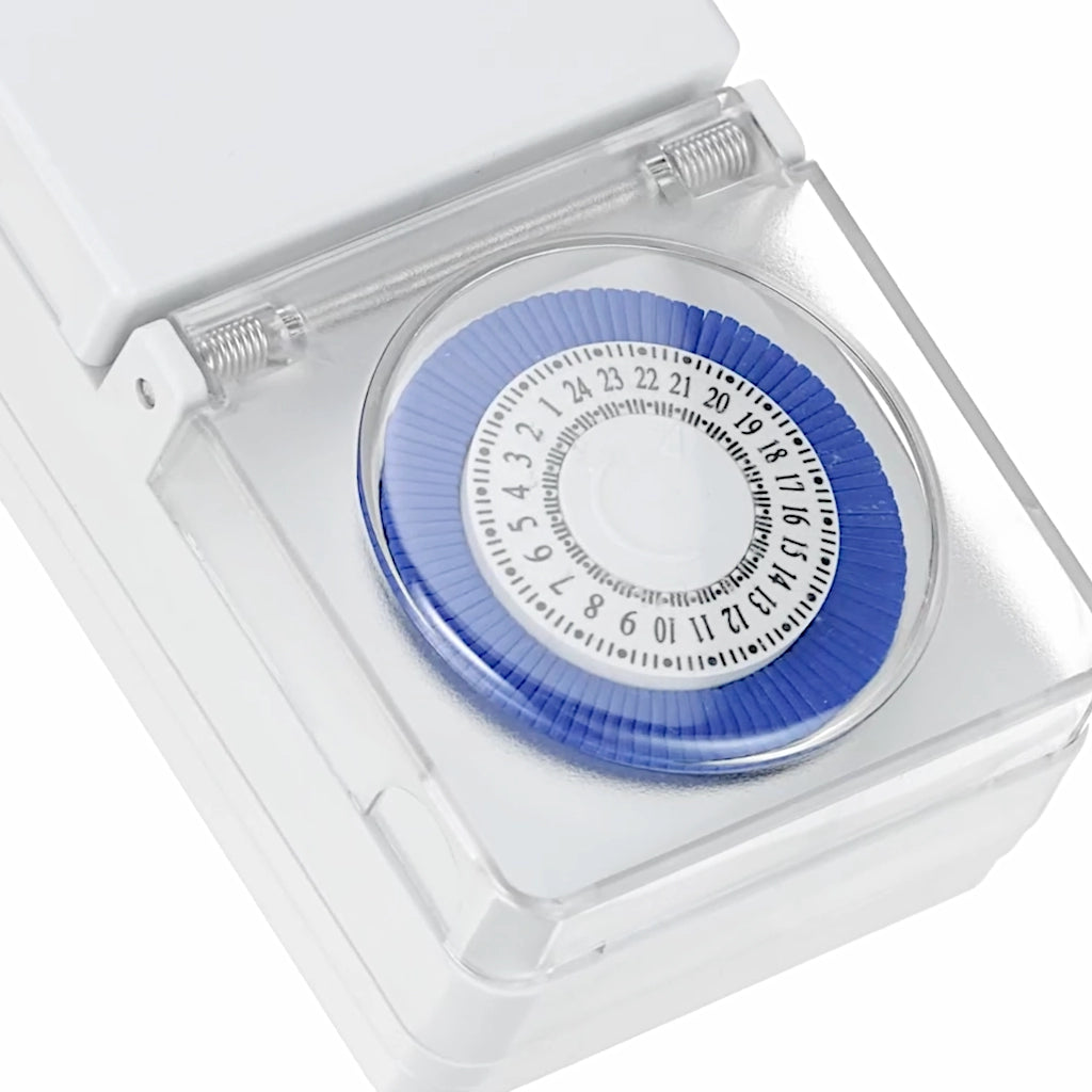 Brennenstuhl mechanische Zeitschaltuhr MMZ44 weiß IP44 (1506170) Nahaufnahme vom blauen Drehregler