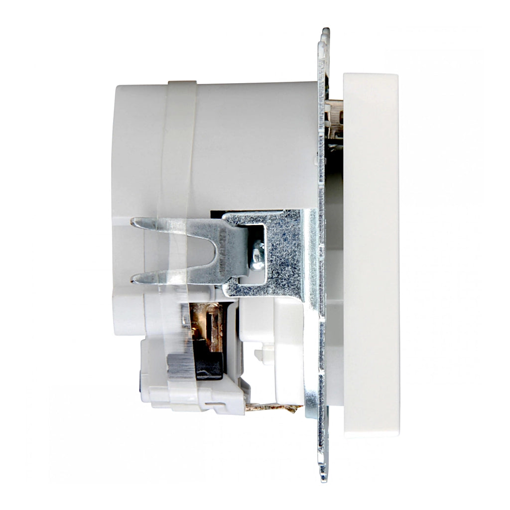 Kopp Athenis reinweiß Steckdose mit Berührungsschutz + 2x USB Ansicht von links