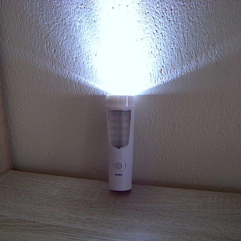 Kopp LED Nachtlicht mit Bewegungsmelder und Taschenlampe (296001013)