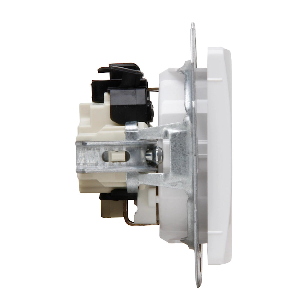 Kopp Paris arktisweiß Steckdose mit erhöhtem Berührungsschutz Ansicht von links